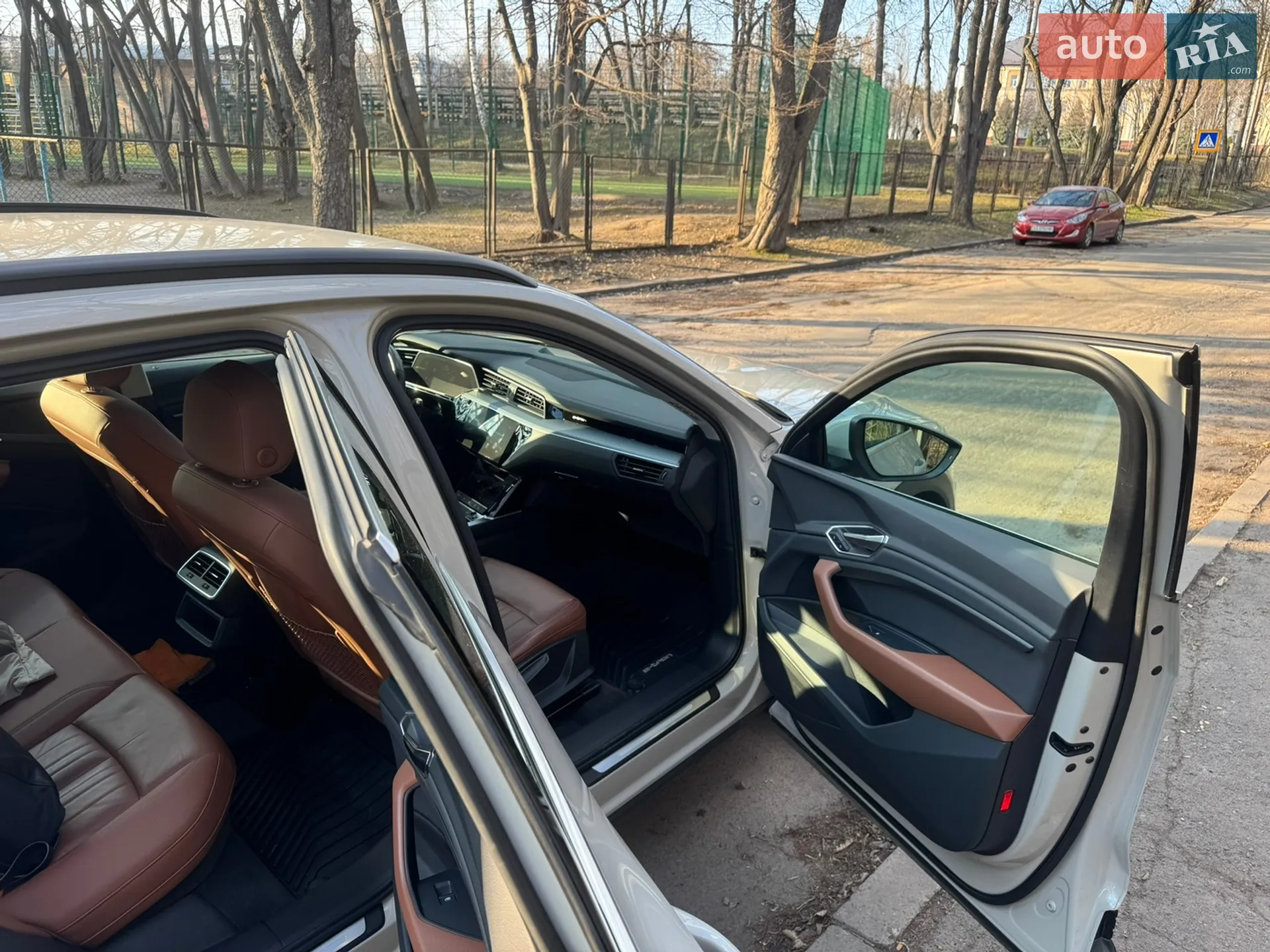 2019 Audi e-tron - мініатюра 14