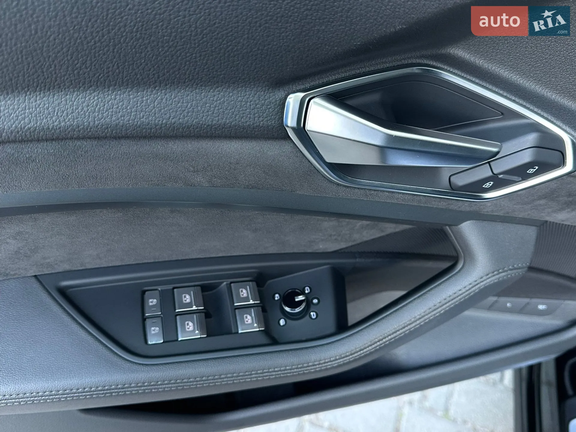 2019 Audi e-tron - мініатюра 28
