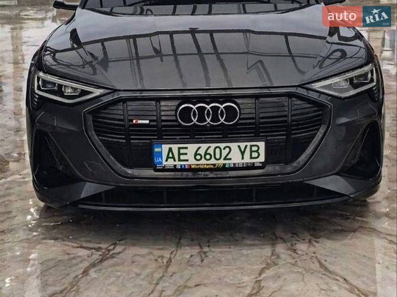 Позашляховик / Кросовер Audi e-tron 2021 в Дніпрі