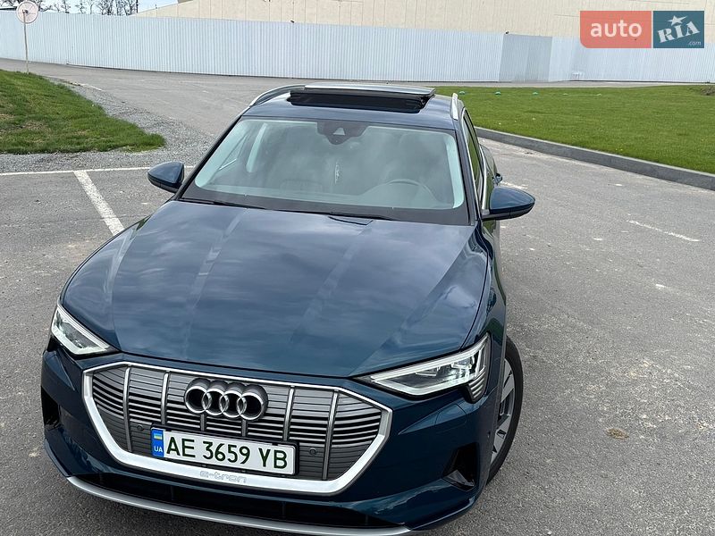 Внедорожник / Кроссовер Audi e-tron 2019 в Днепре