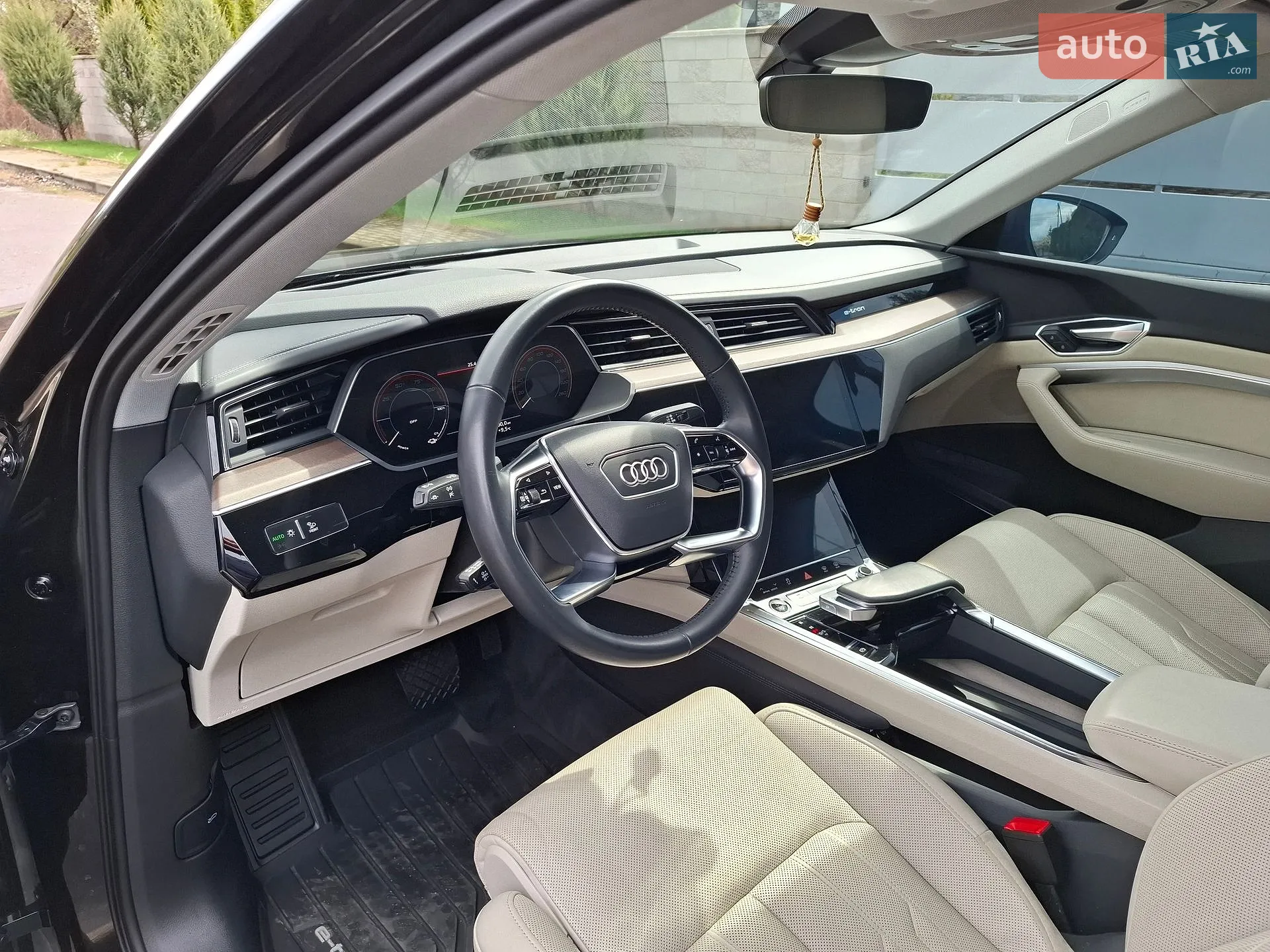 2021 Audi e-tron - мініатюра 13