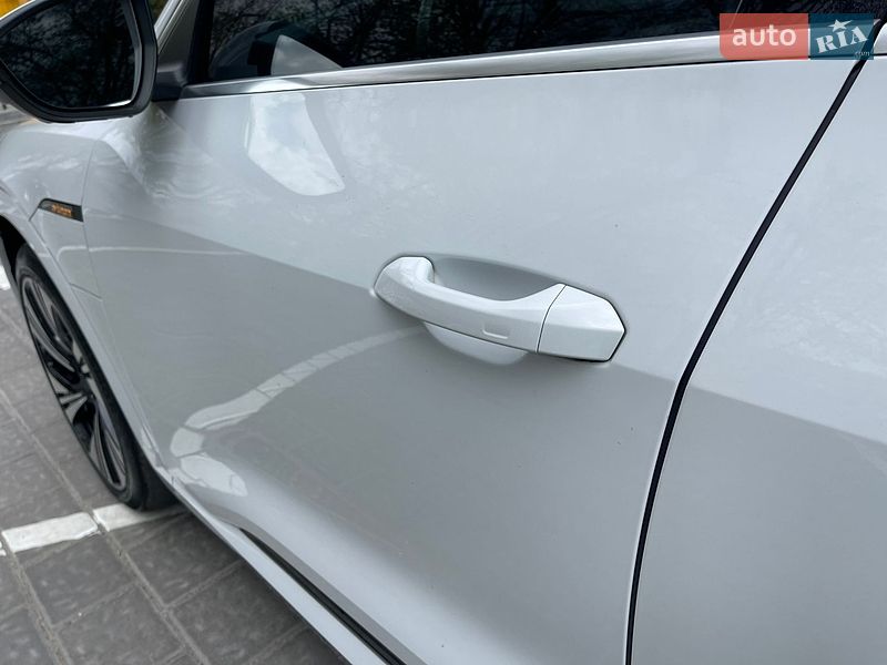 Внедорожник / Кроссовер Audi e-tron 2019 в Ровно