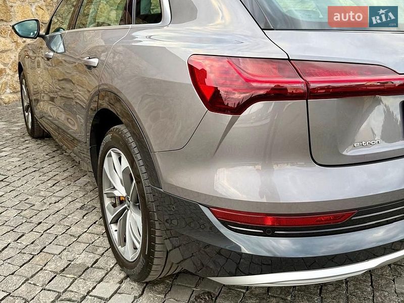 Внедорожник / Кроссовер Audi e-tron 2021 в Ровно