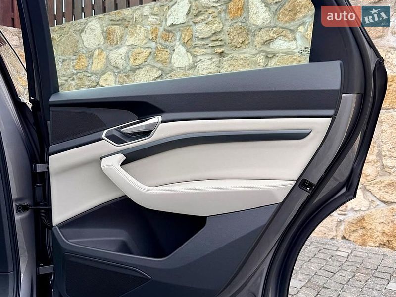 Внедорожник / Кроссовер Audi e-tron 2021 в Ровно