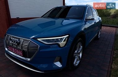 Позашляховик / Кросовер Audi e-tron 2019 в Сваляві