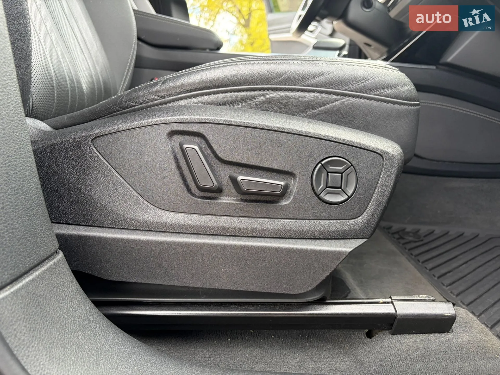 2019 Audi e-tron - мініатюра 39