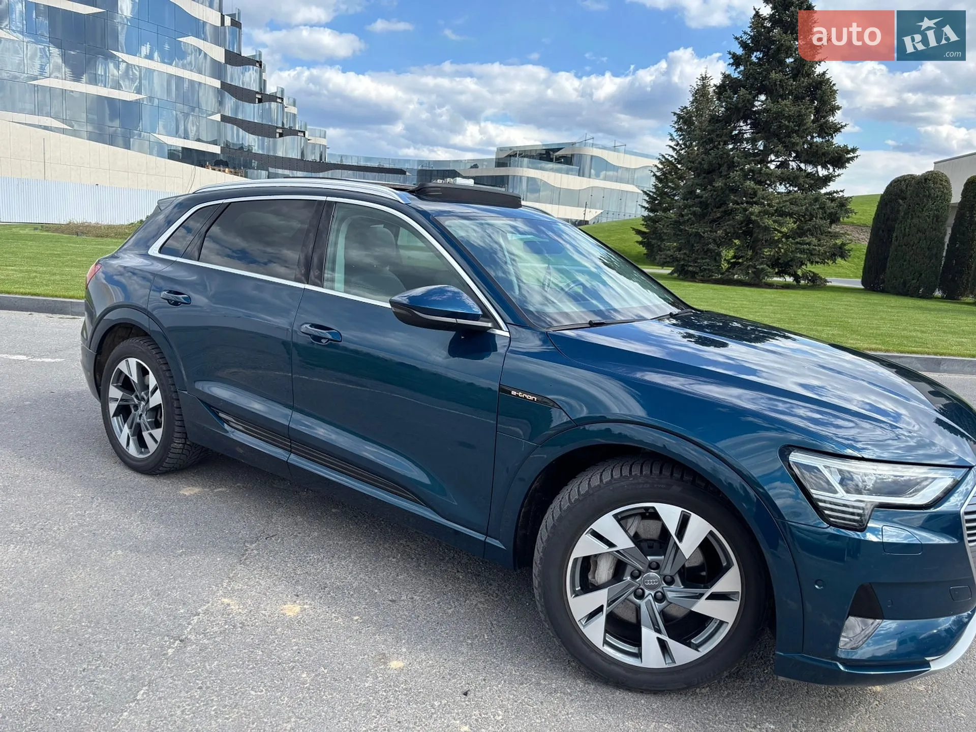 2019 Audi e-tron - мініатюра 2
