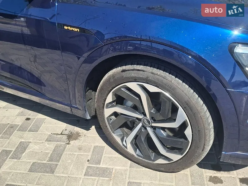 Audi e-tron 2021 VIN WAUZZZGEXNB001376 фото оголошення 4 з 38