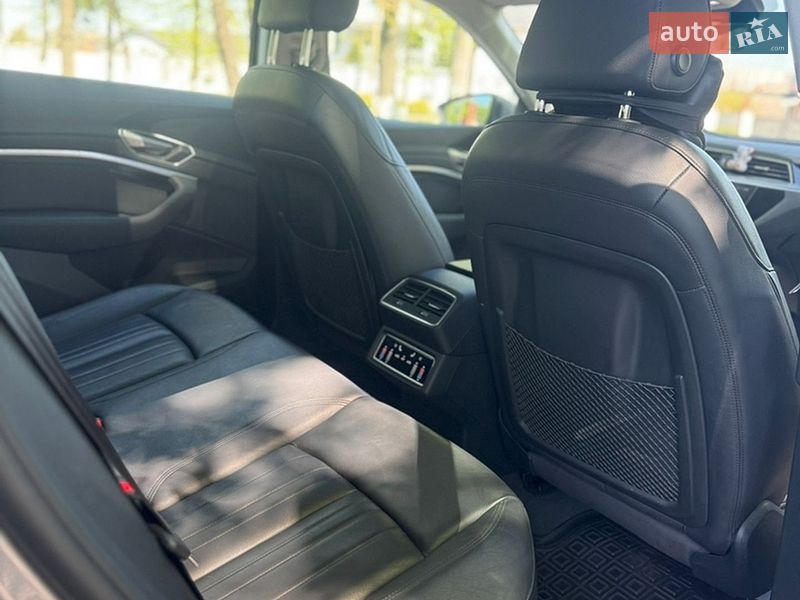 Позашляховик / Кросовер Audi e-tron 2020 в Вінниці