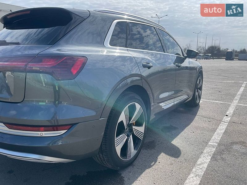 Внедорожник / Кроссовер Audi e-tron 2019 в Киеве