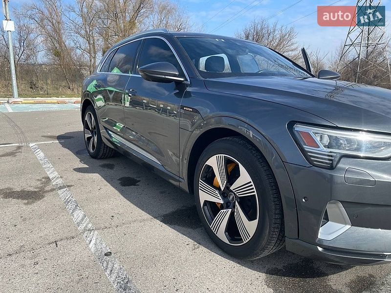 Внедорожник / Кроссовер Audi e-tron 2019 в Киеве