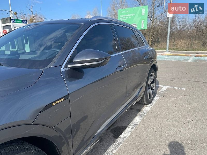 Внедорожник / Кроссовер Audi e-tron 2019 в Киеве