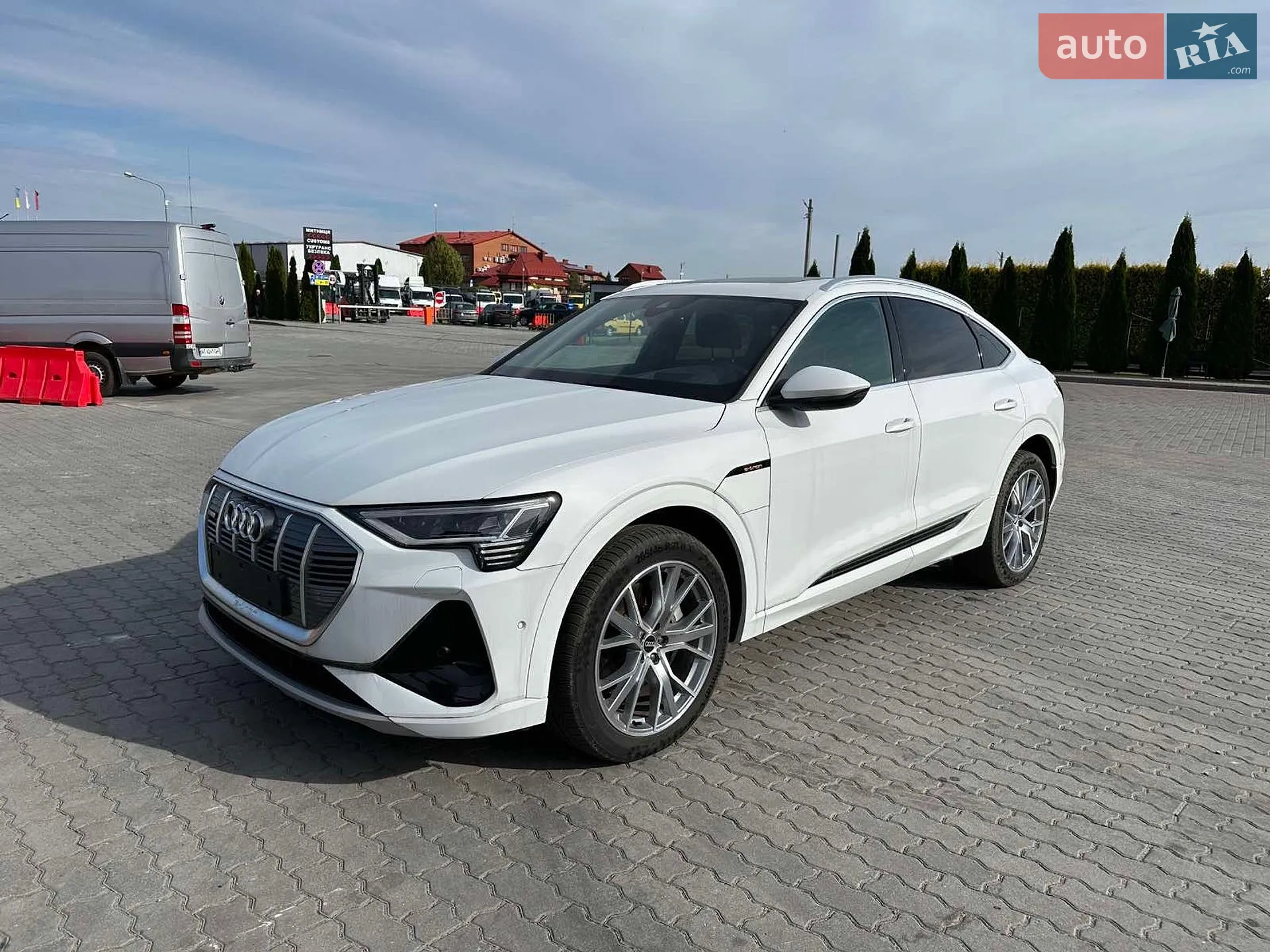 2020 Audi e-tron - мініатюра 3