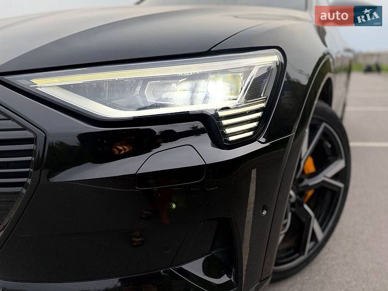 Внедорожник / Кроссовер Audi e-tron 2018 в Хмельнике
