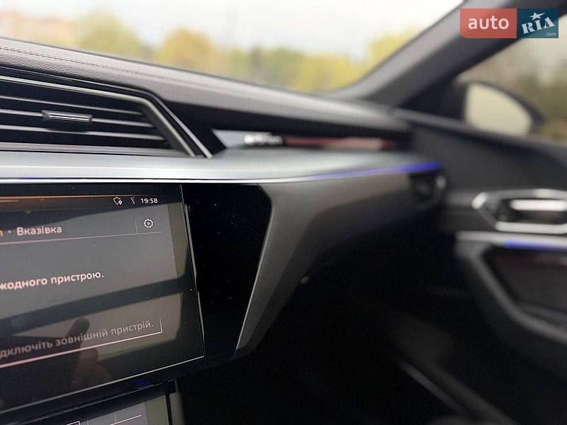 Внедорожник / Кроссовер Audi e-tron 2018 в Хмельнике