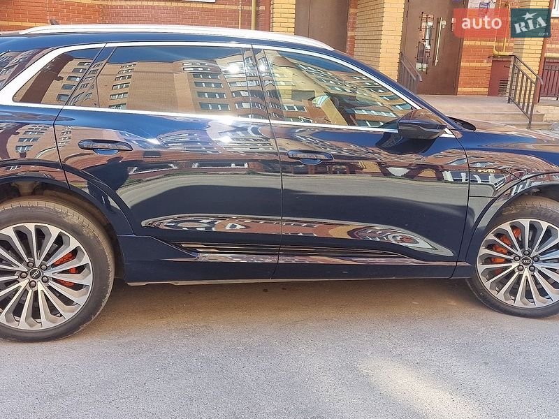 Позашляховик / Кросовер Audi e-tron 2021 в Тернополі