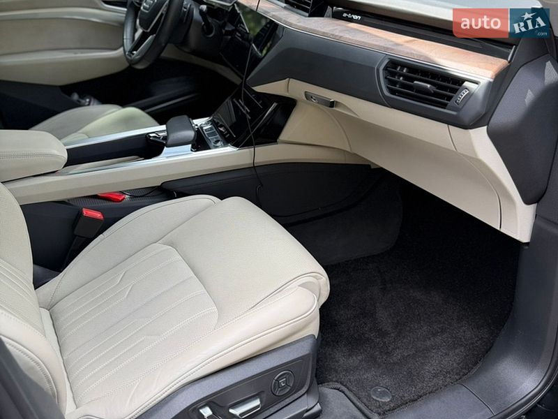 Внедорожник / Кроссовер Audi e-tron 2019 в Львове