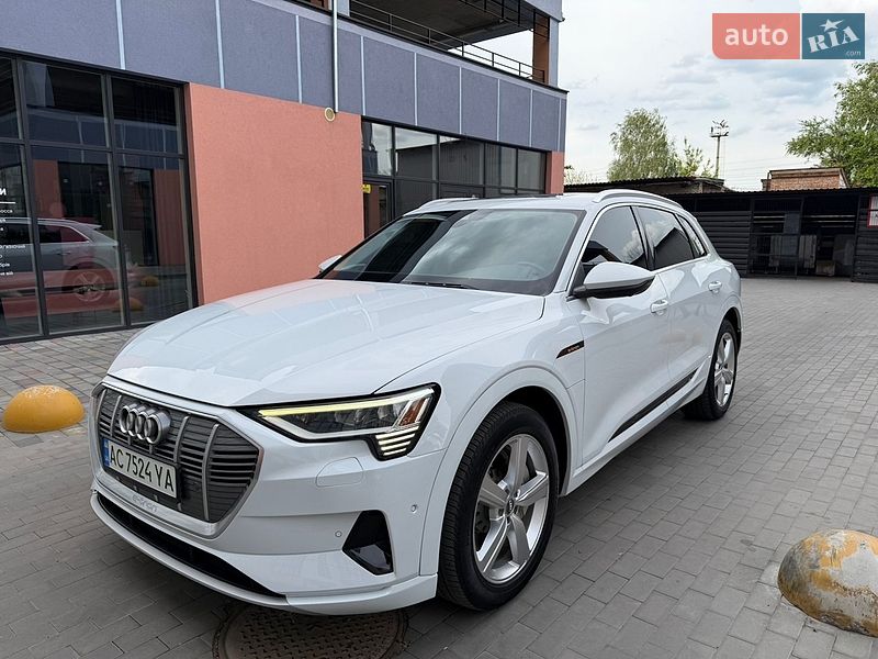 Позашляховик / Кросовер Audi e-tron 2019 в Володимирі