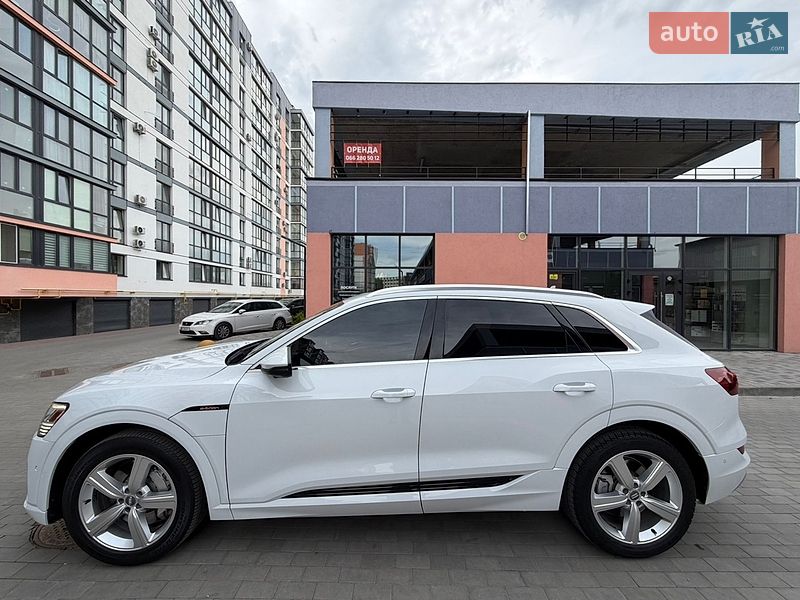 Позашляховик / Кросовер Audi e-tron 2019 в Володимирі