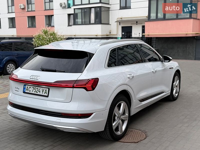 Позашляховик / Кросовер Audi e-tron 2019 в Володимирі