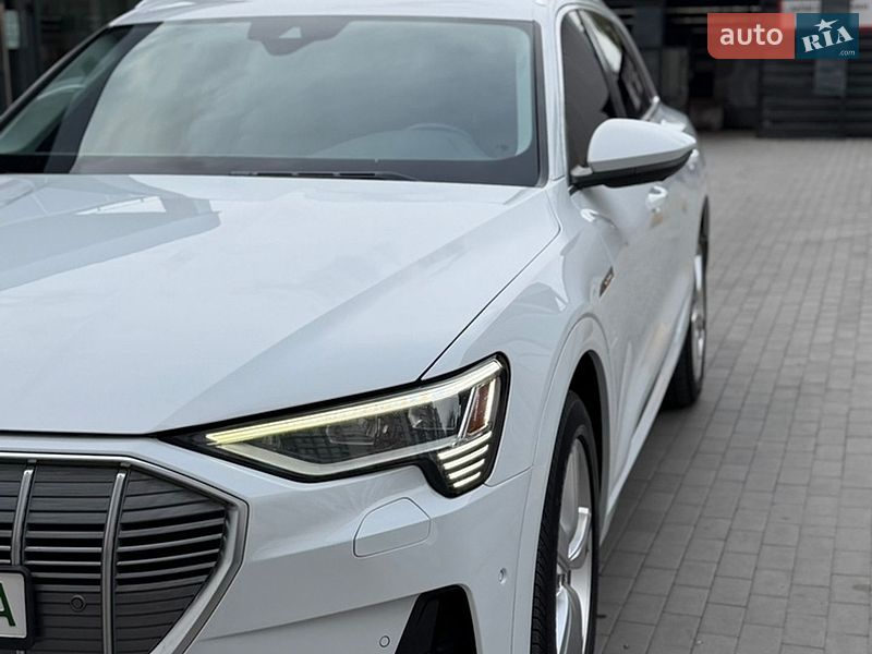 Позашляховик / Кросовер Audi e-tron 2019 в Володимирі