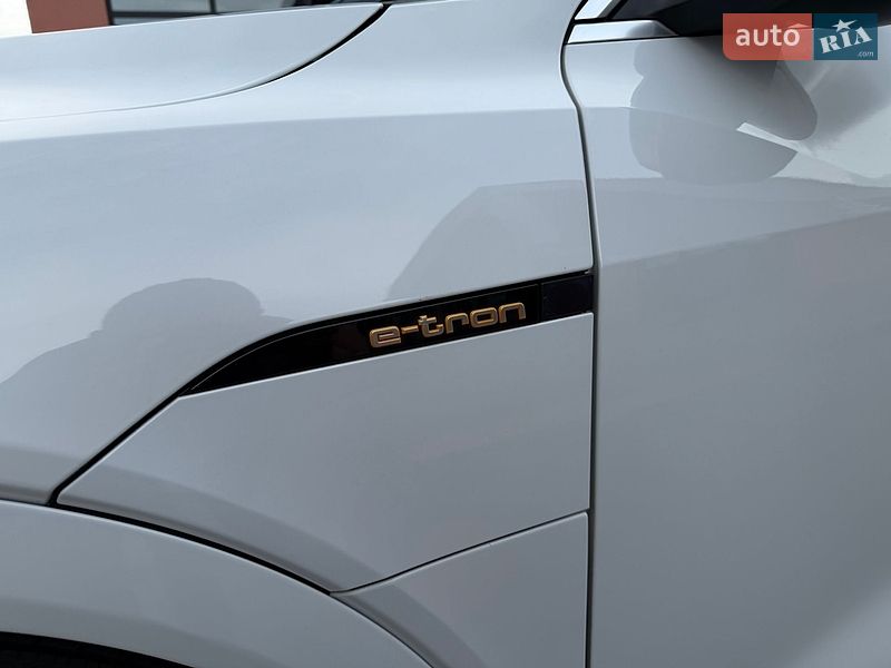 Позашляховик / Кросовер Audi e-tron 2019 в Володимирі