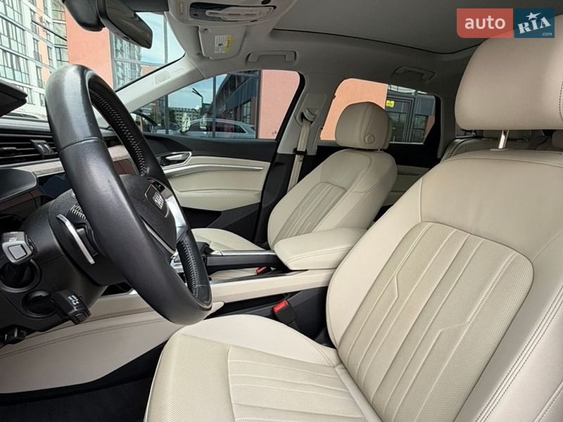 Позашляховик / Кросовер Audi e-tron 2019 в Володимирі