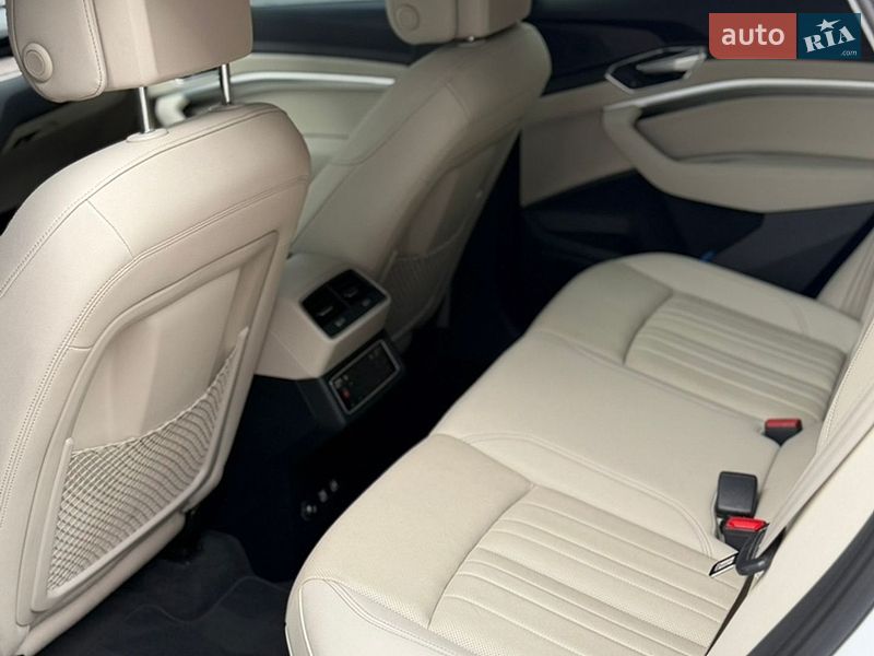 Позашляховик / Кросовер Audi e-tron 2019 в Володимирі