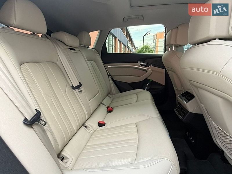 Позашляховик / Кросовер Audi e-tron 2019 в Володимирі