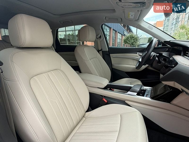 Позашляховик / Кросовер Audi e-tron 2019 в Володимирі