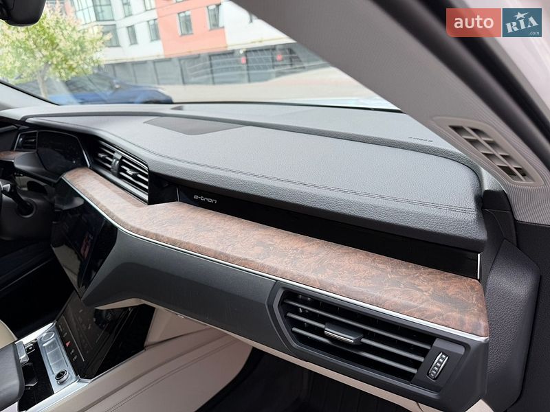 Позашляховик / Кросовер Audi e-tron 2019 в Володимирі