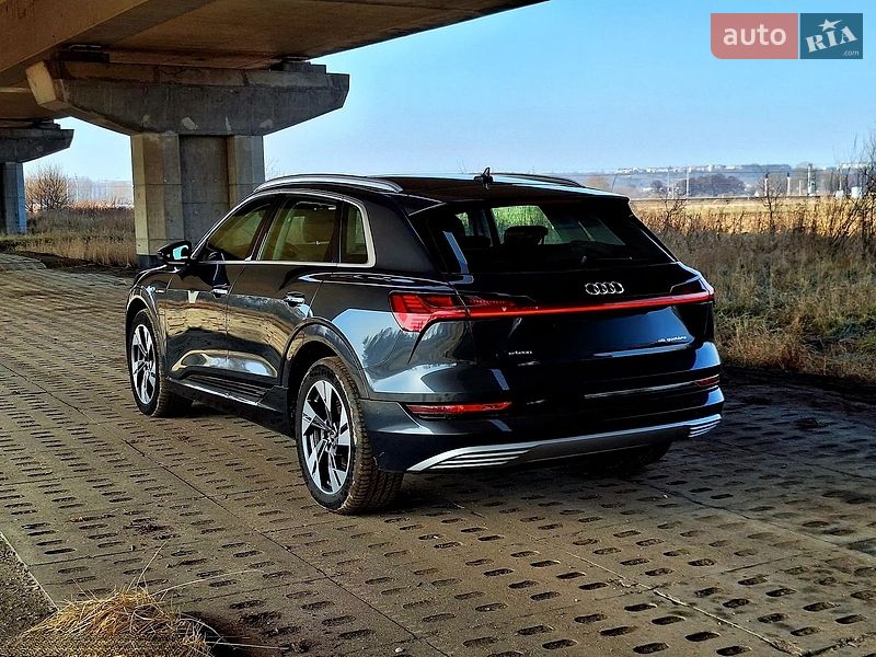 Позашляховик / Кросовер Audi e-tron 2019 в Тернополі