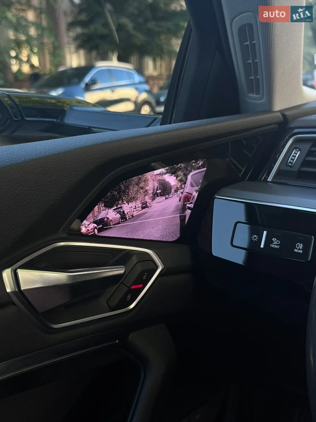 2021 Audi e-tron - мініатюра 8