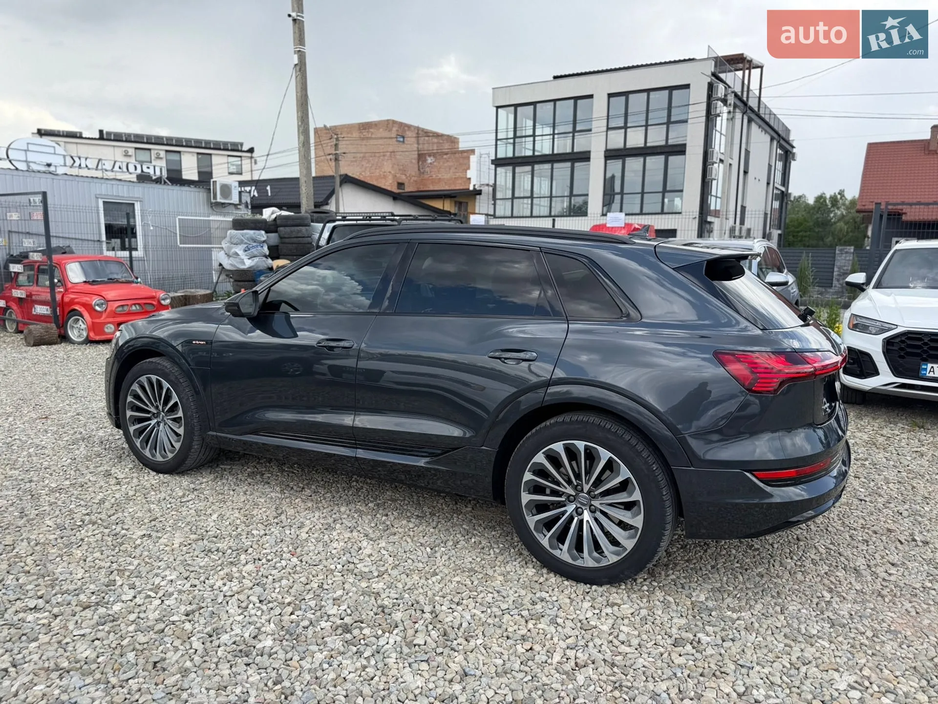 2020 Audi e-tron - мініатюра 11