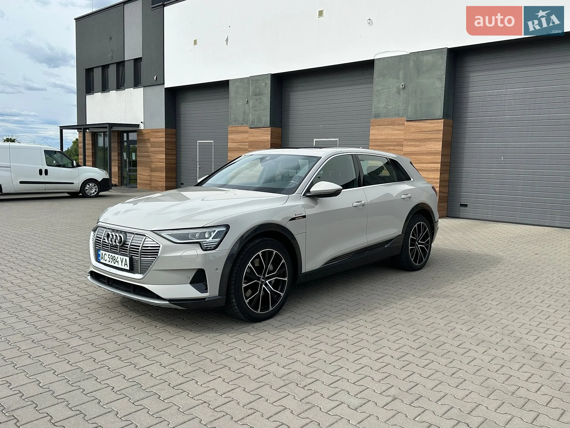 2020 Audi e-tron - мініатюра 14