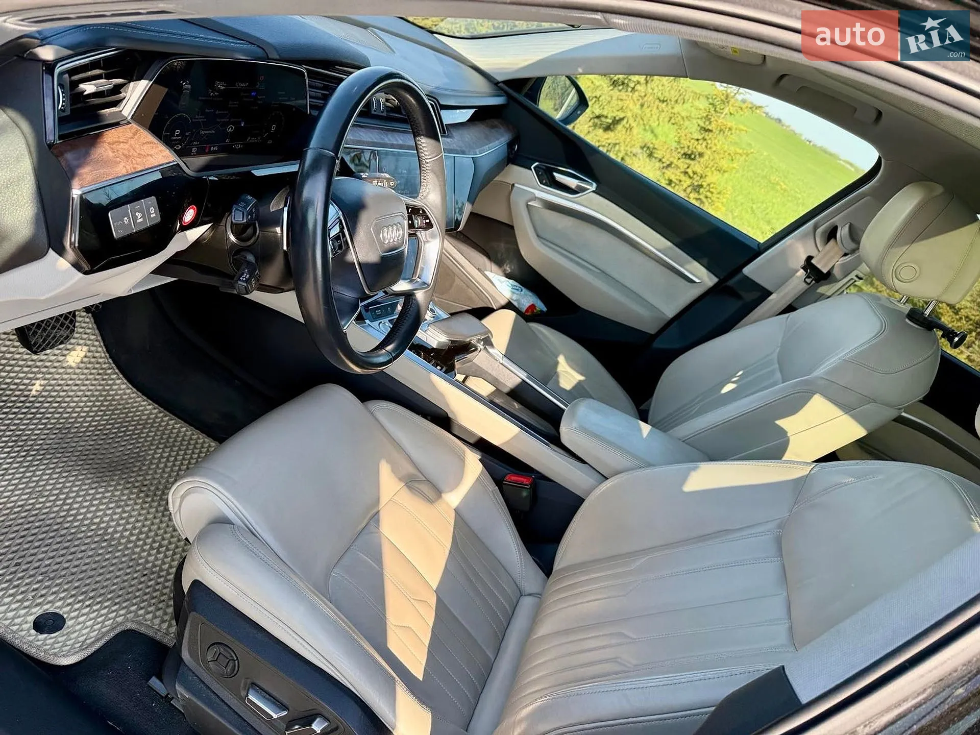 Audi e-tron 2019 VIN WAUZZZGE6KB013424 фото оголошення 6 з 39