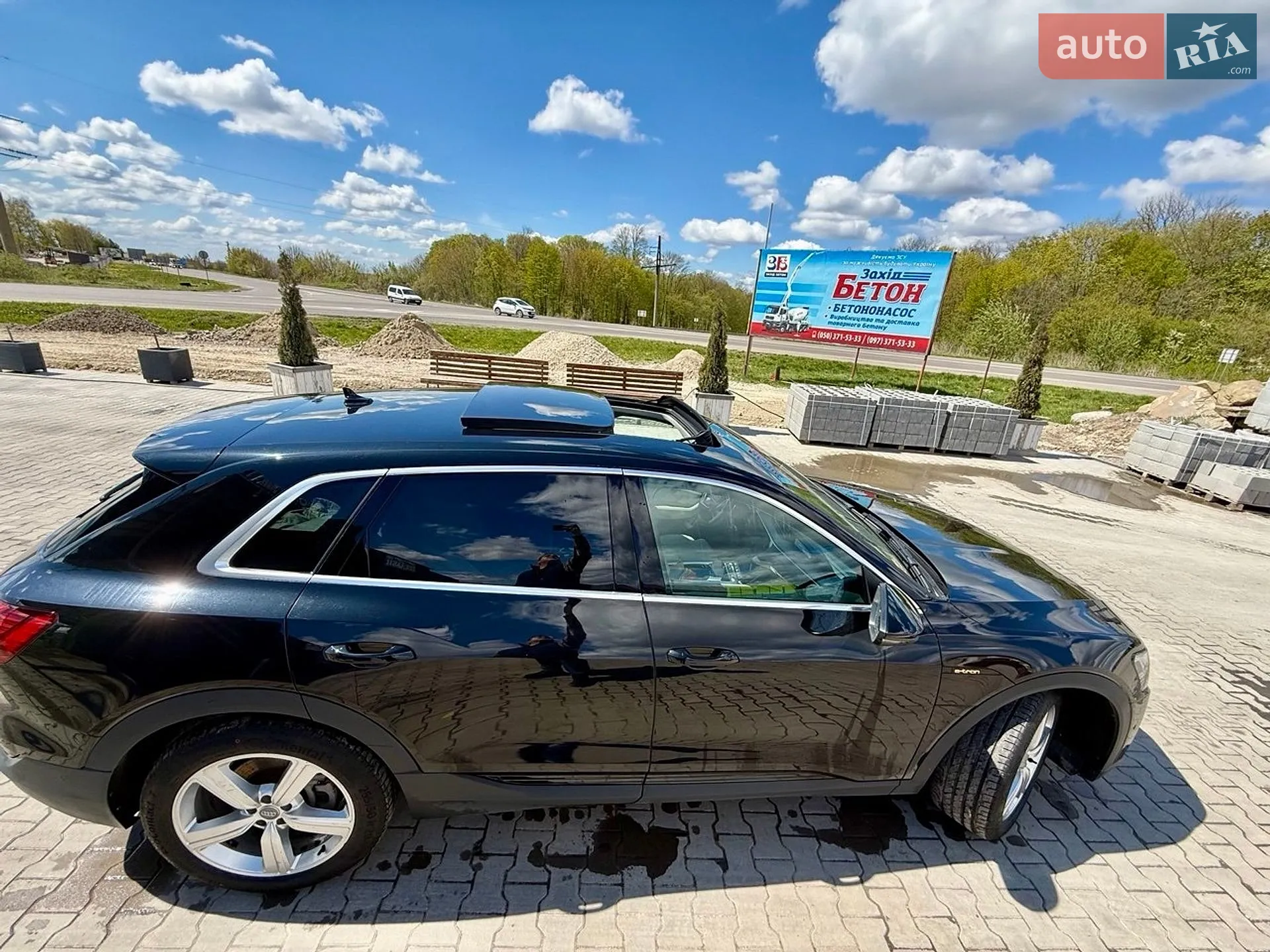 Audi e-tron 2019 VIN WAUZZZGE6KB013424 фото оголошення 35 з 39