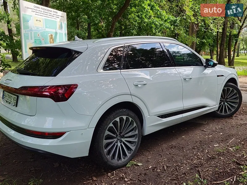 Audi e-tron 2019 VIN WA1VABGE3KB011317 фото оголошення 9 з 52