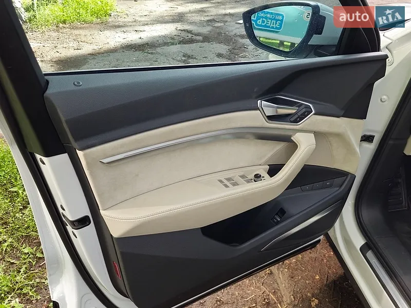 Audi e-tron 2019 VIN WA1VABGE3KB011317 фото оголошення 16 з 52