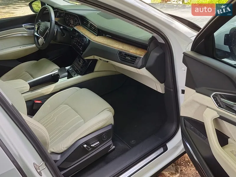 Audi e-tron 2019 VIN WA1VABGE3KB011317 фото оголошення 20 з 52