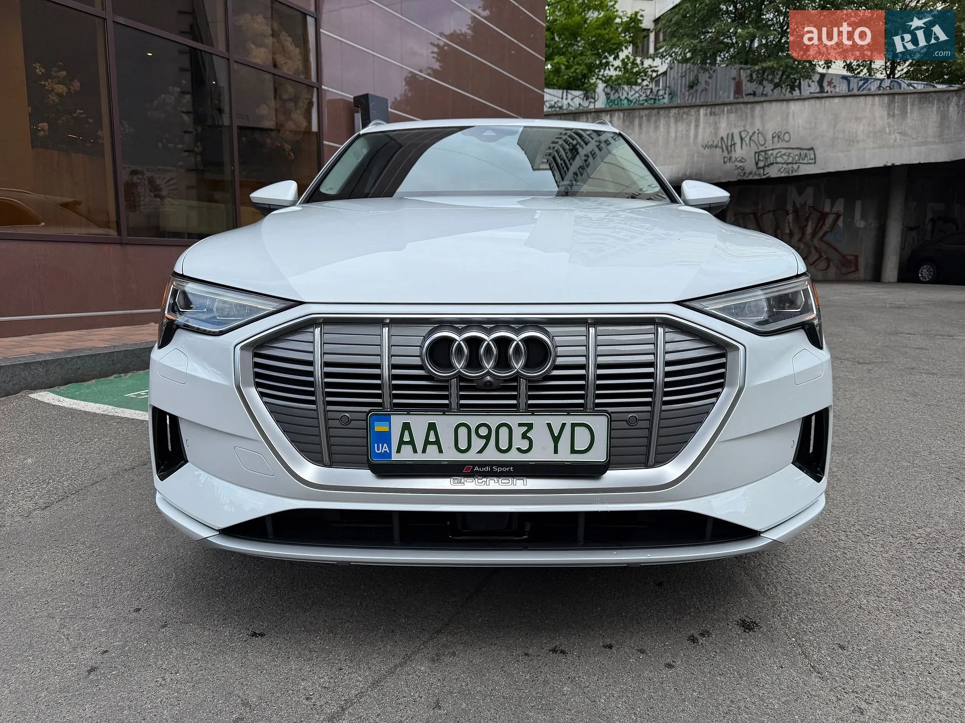 2019 Audi e-tron - мініатюра 2