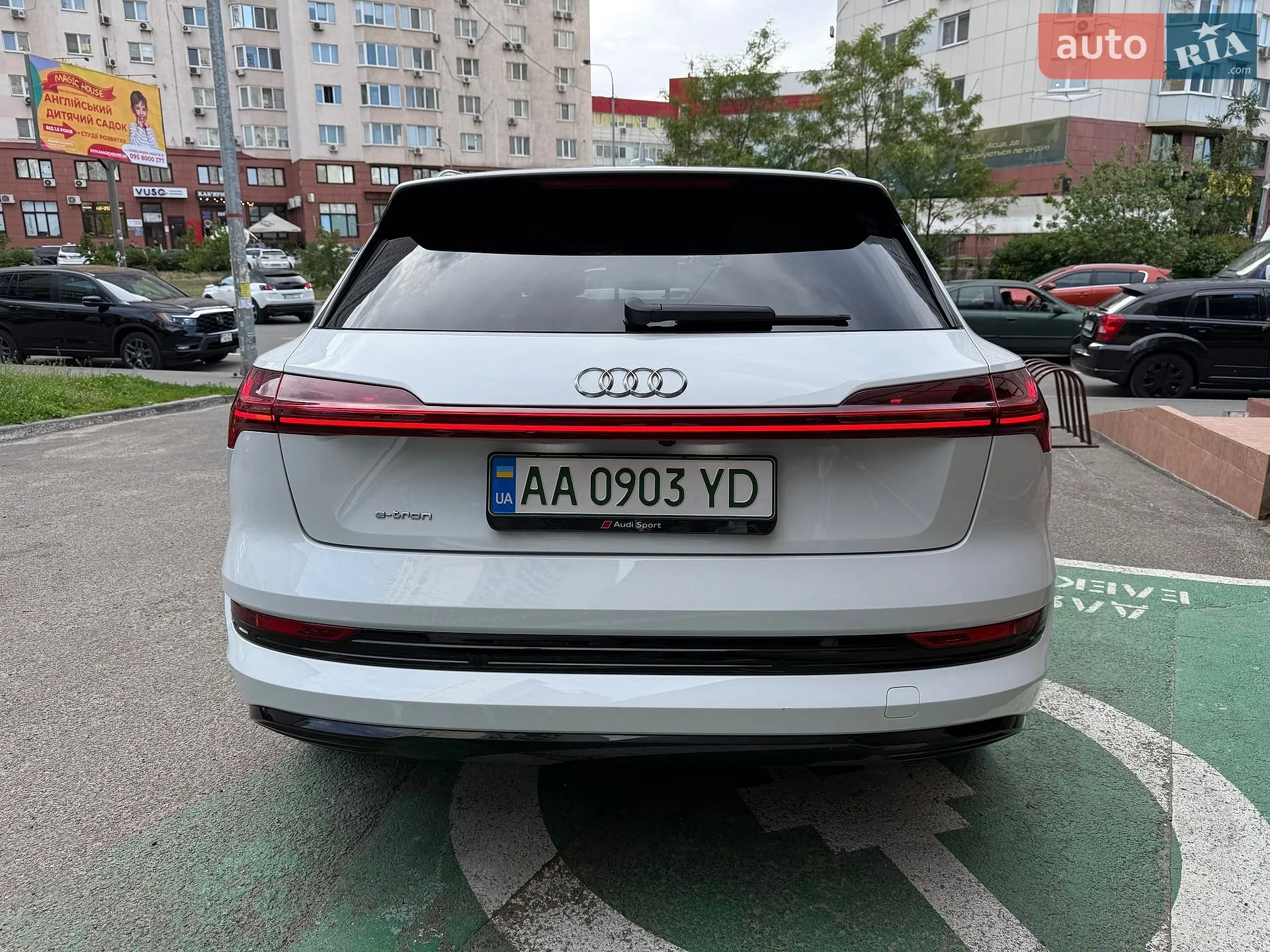 2019 Audi e-tron - мініатюра 8