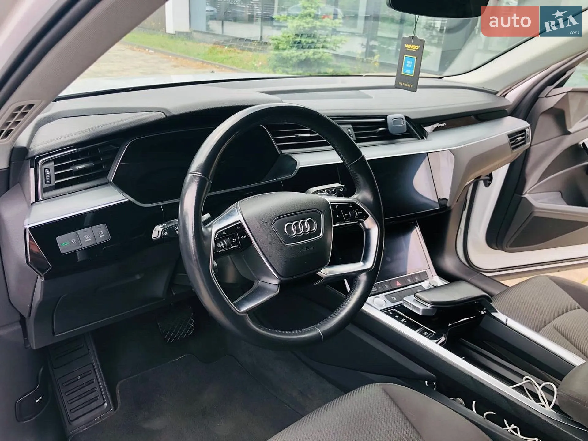 2019 Audi e-tron - мініатюра 14