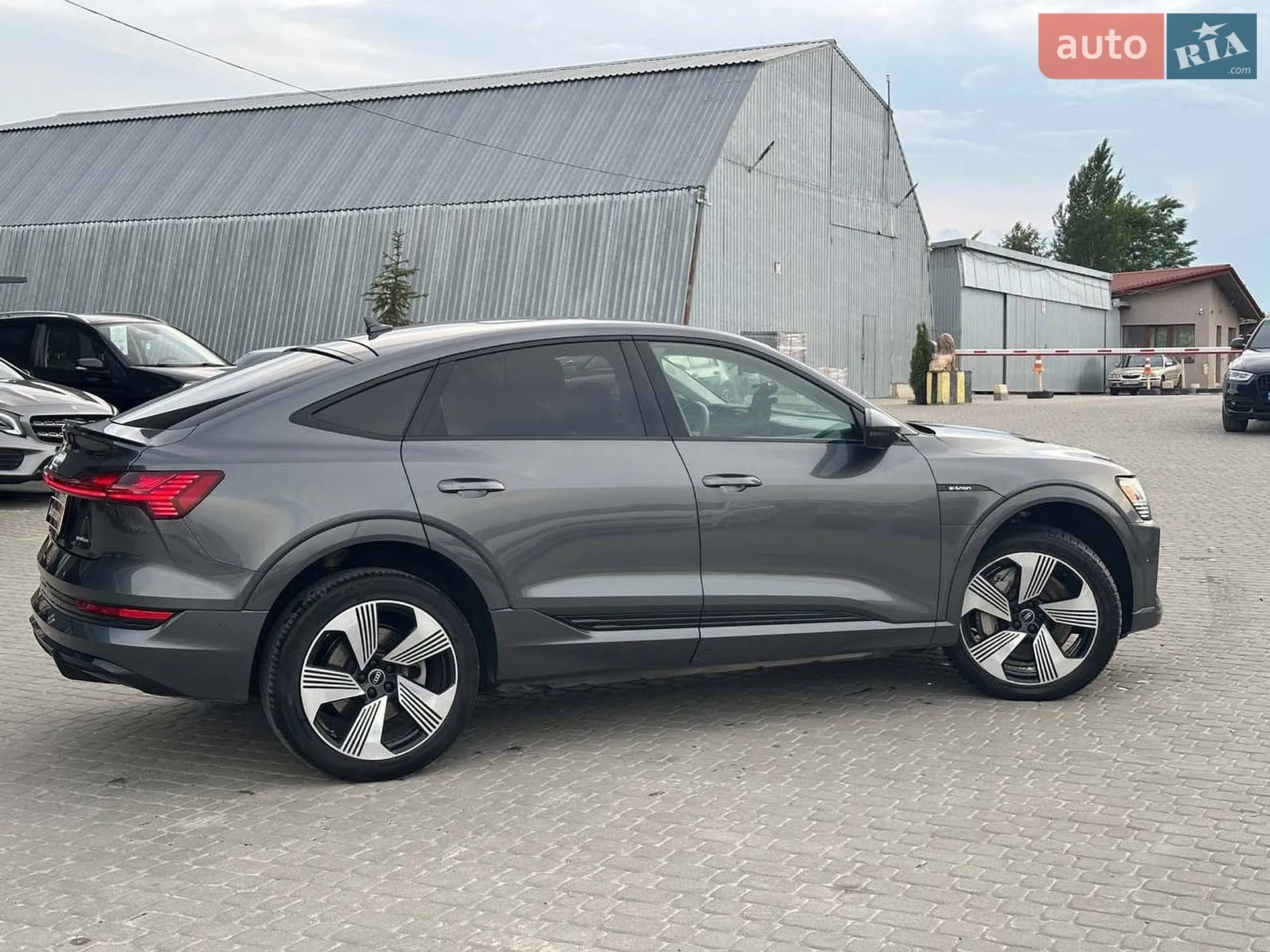 2020 Audi e-tron - мініатюра 9