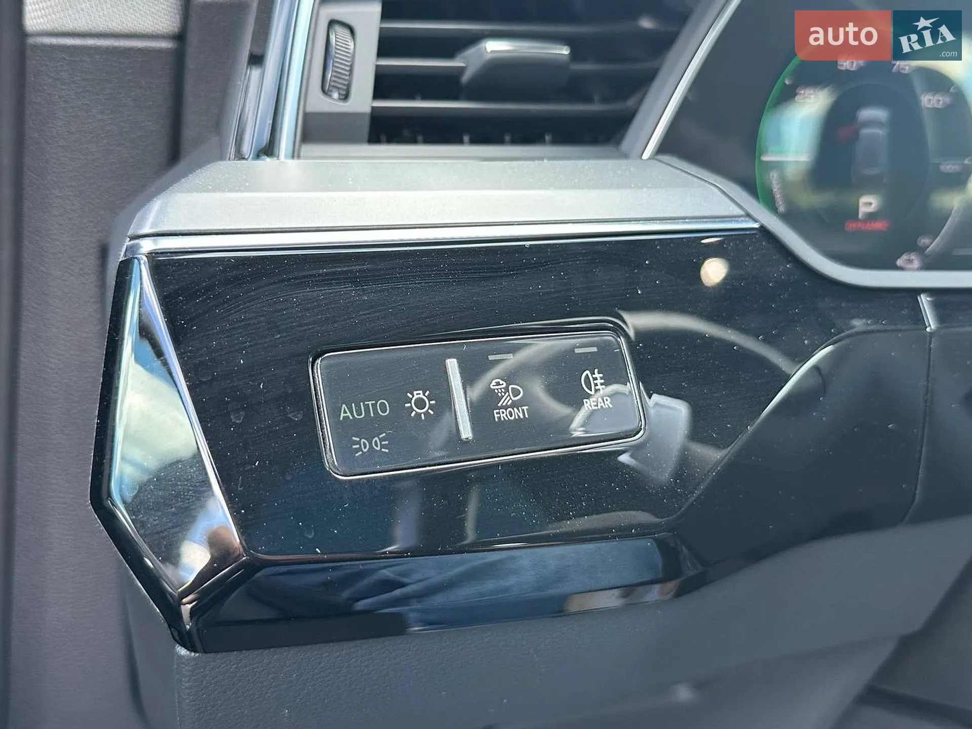 2019 Audi e-tron - мініатюра 27