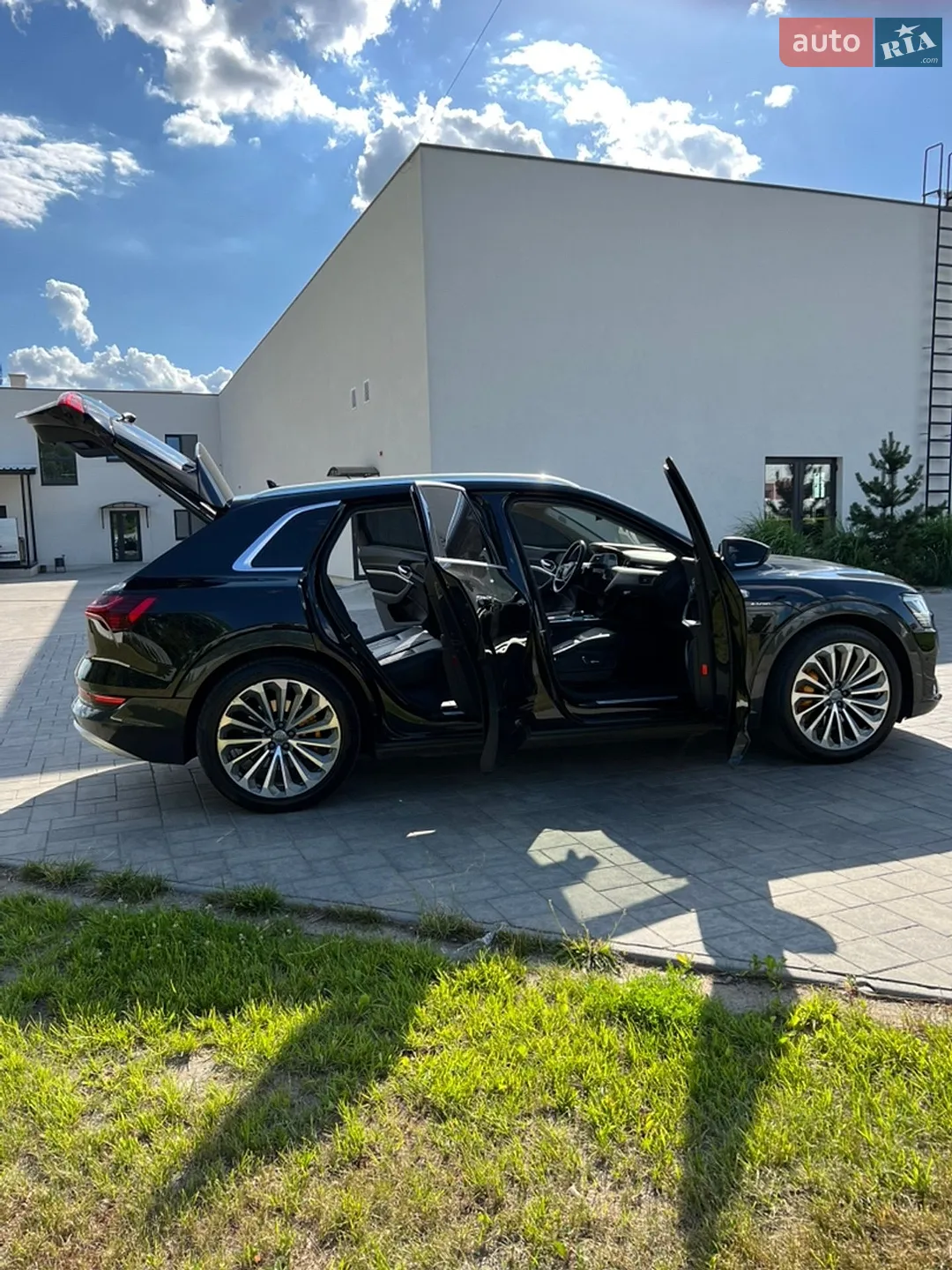 2018 Audi e-tron - мініатюра 23