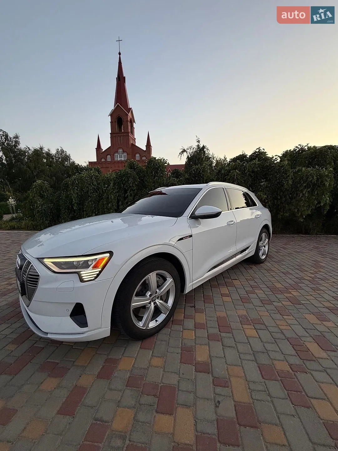 2019 Audi e-tron - мініатюра 5