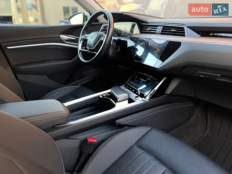 Audi e-tron 2019 VIN WA1LAAGE2KB024948 фото оголошення 52 з 114