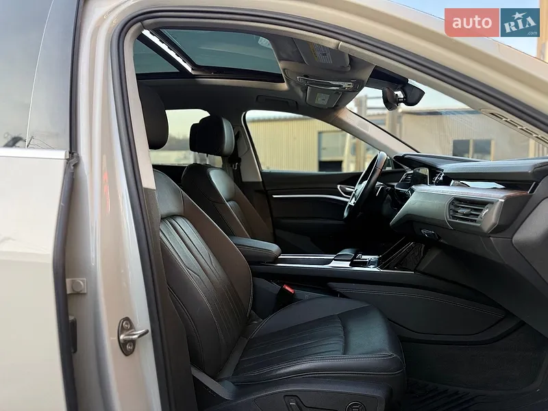 Audi e-tron 2019 VIN WA1LAAGE2KB024948 фото оголошення 53 з 114