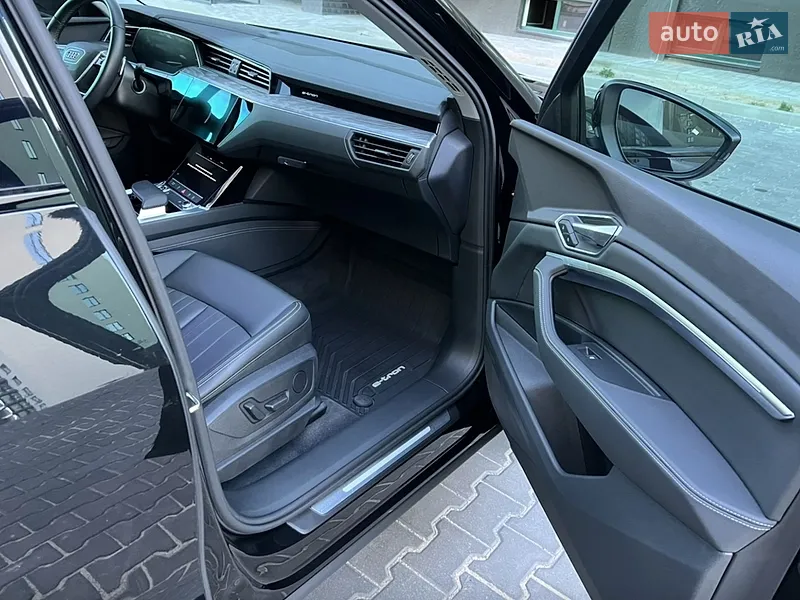 Audi e-tron 2020 VIN WA1AAAGE5MB003196 фото оголошення 15 з 72